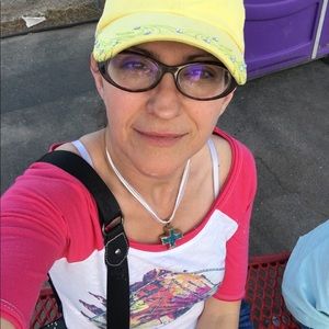 Meet your Posher, Claudia